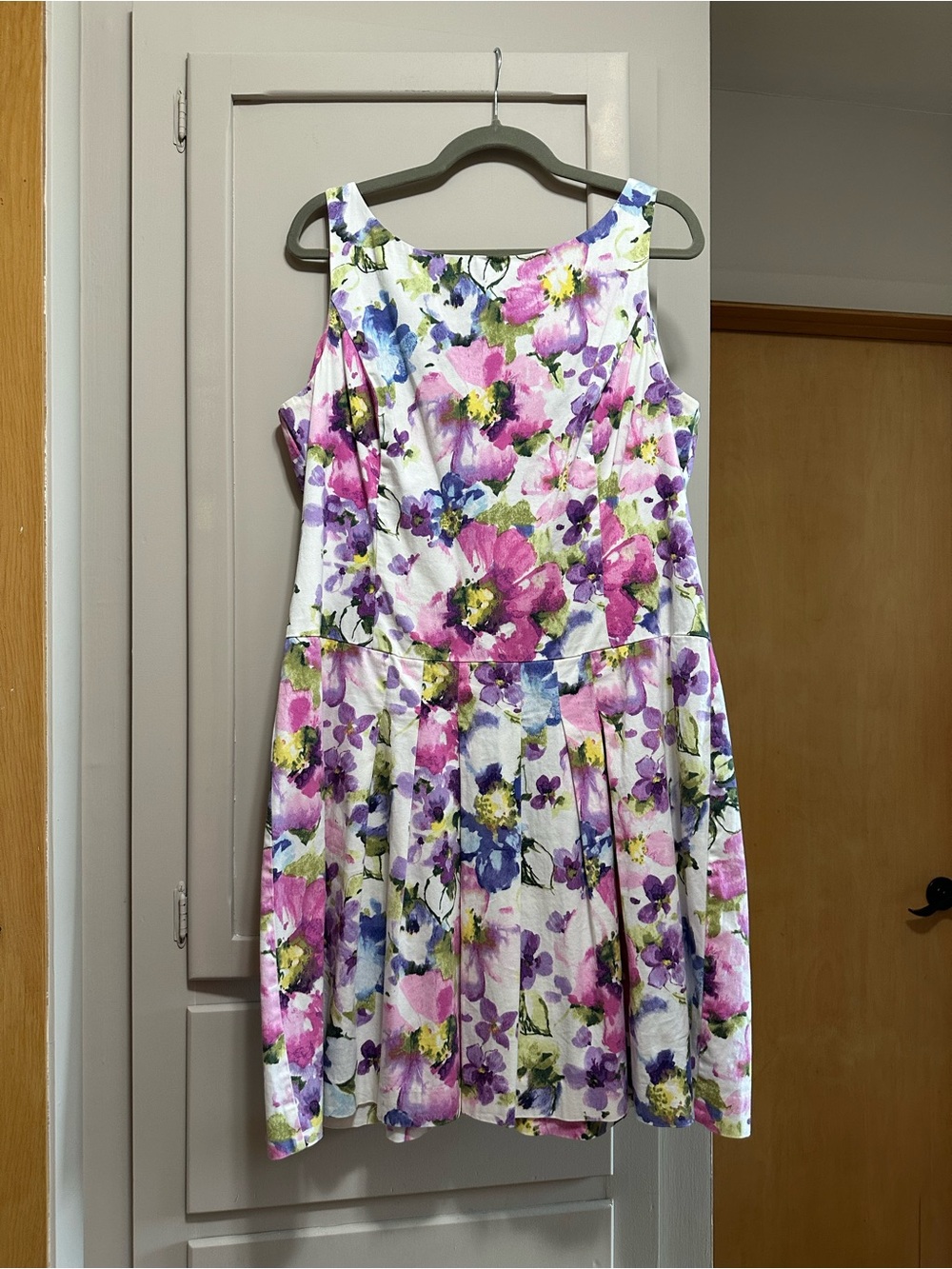 Floral Sleeveless Fit-and-Flare Dress in White and Pink